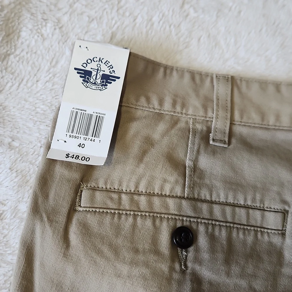 Men's New Dockers Shorts - Picture 3 of 3